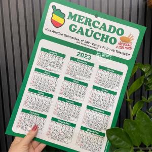 Folhinha Calendário de Parede Colorida Duplex 250g 27x34 cm Colorida Frente 4x0 Sem revestimento Furo 
