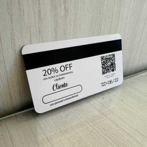 Cartão de Visitas PVC Branco 0,3mm PVC Branco 0,3mm 8,5x5,4 cm Colorido frente e verso 4x4 Verniz brilho frente e verso. Cantos arredondados 