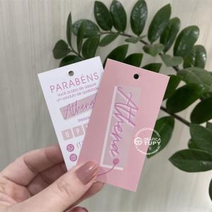 Tags Simples - Verniz total frente Couche 250g 4,7x8,7cm 4x4 colorido frente e verso Verniz total frente (verso sem verniz) c/ furo 